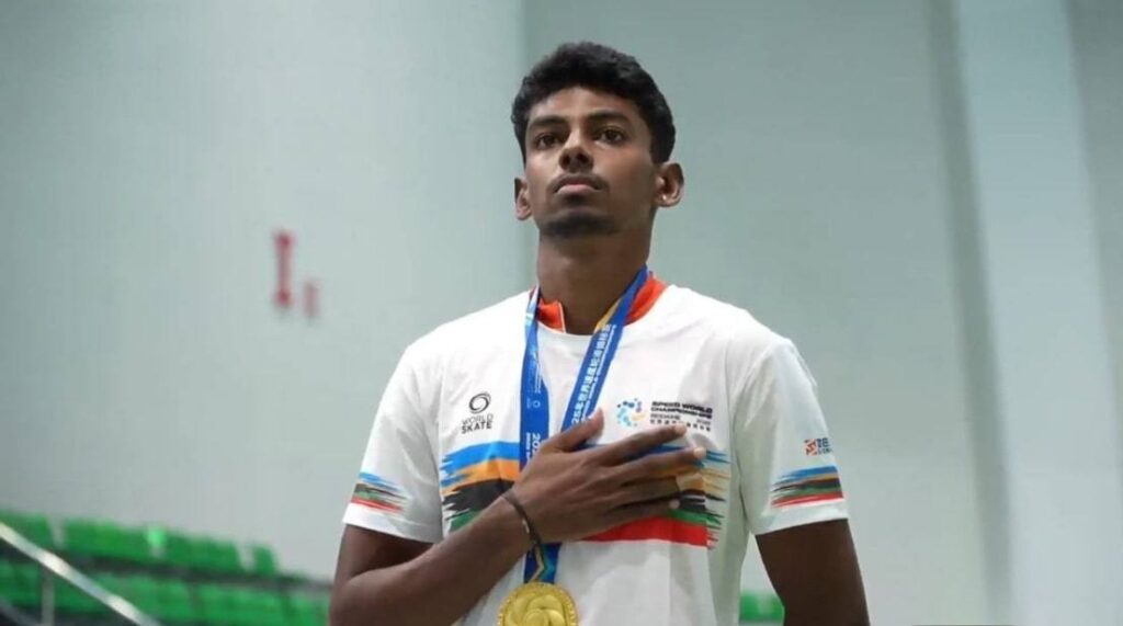 Anandkumar Velkumar skating at high speed during 1000m sprint at 2025 Speed Skating World Championships